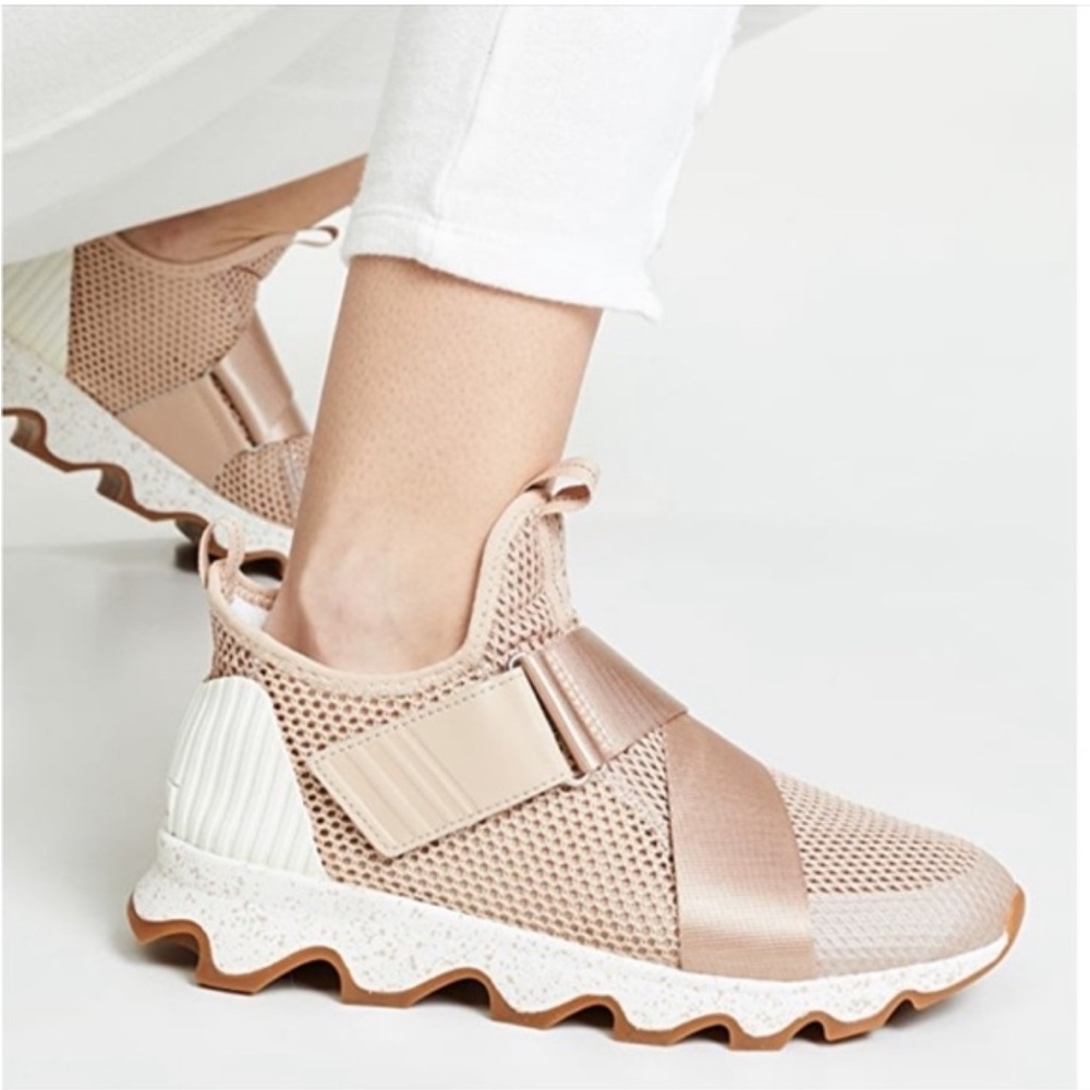 Sorel Kinetic Impact Strap Sneakers Size 8 Tan Cream Athleisure Comfort